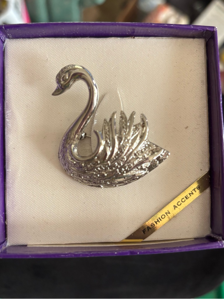 Vintage Silver Swan Brooch Pin - Elegant Women's Jewelry